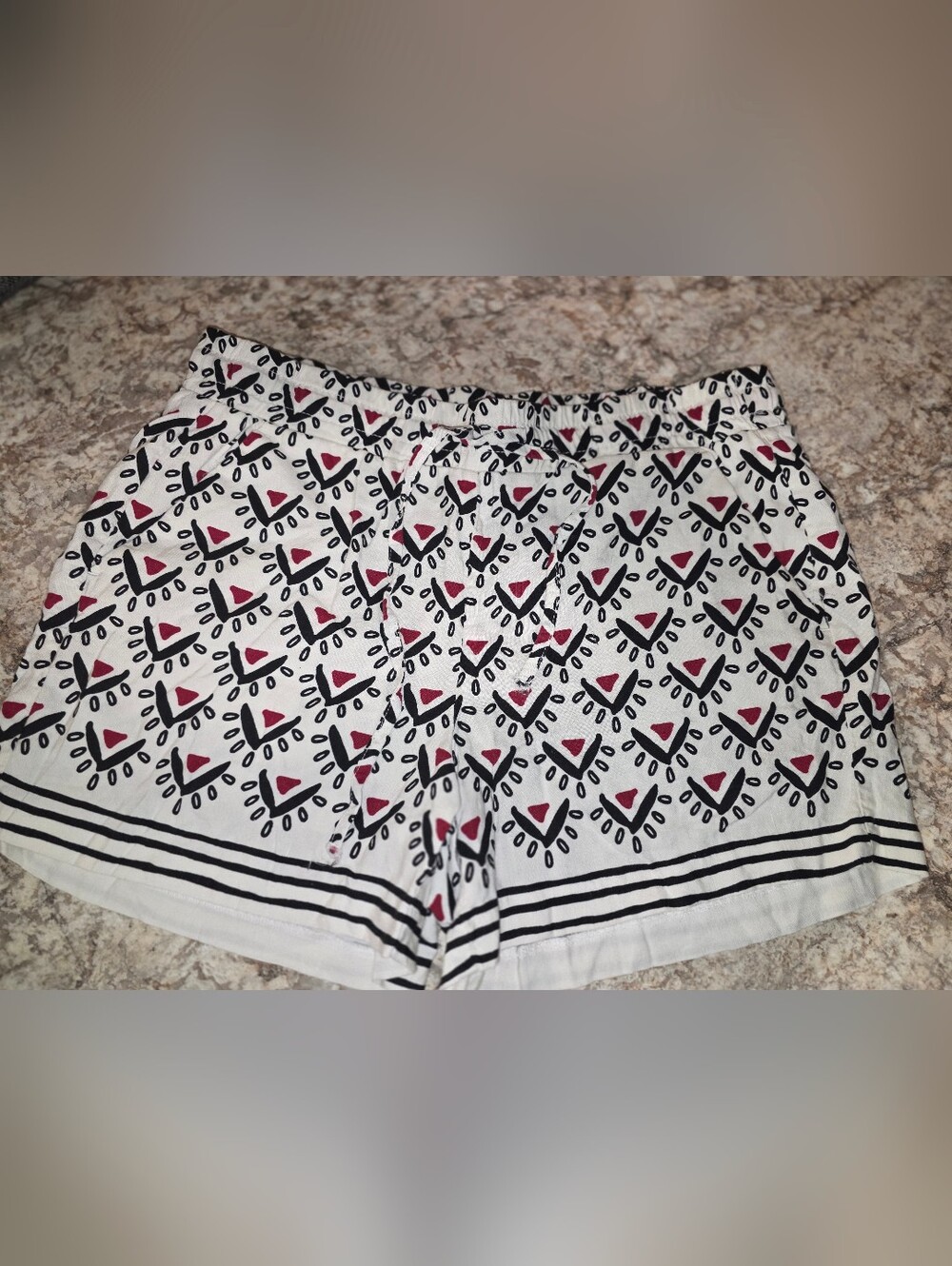 LOF White Printed Elastic-Waist Shorts with Black & Red Motif NWOT Size 10